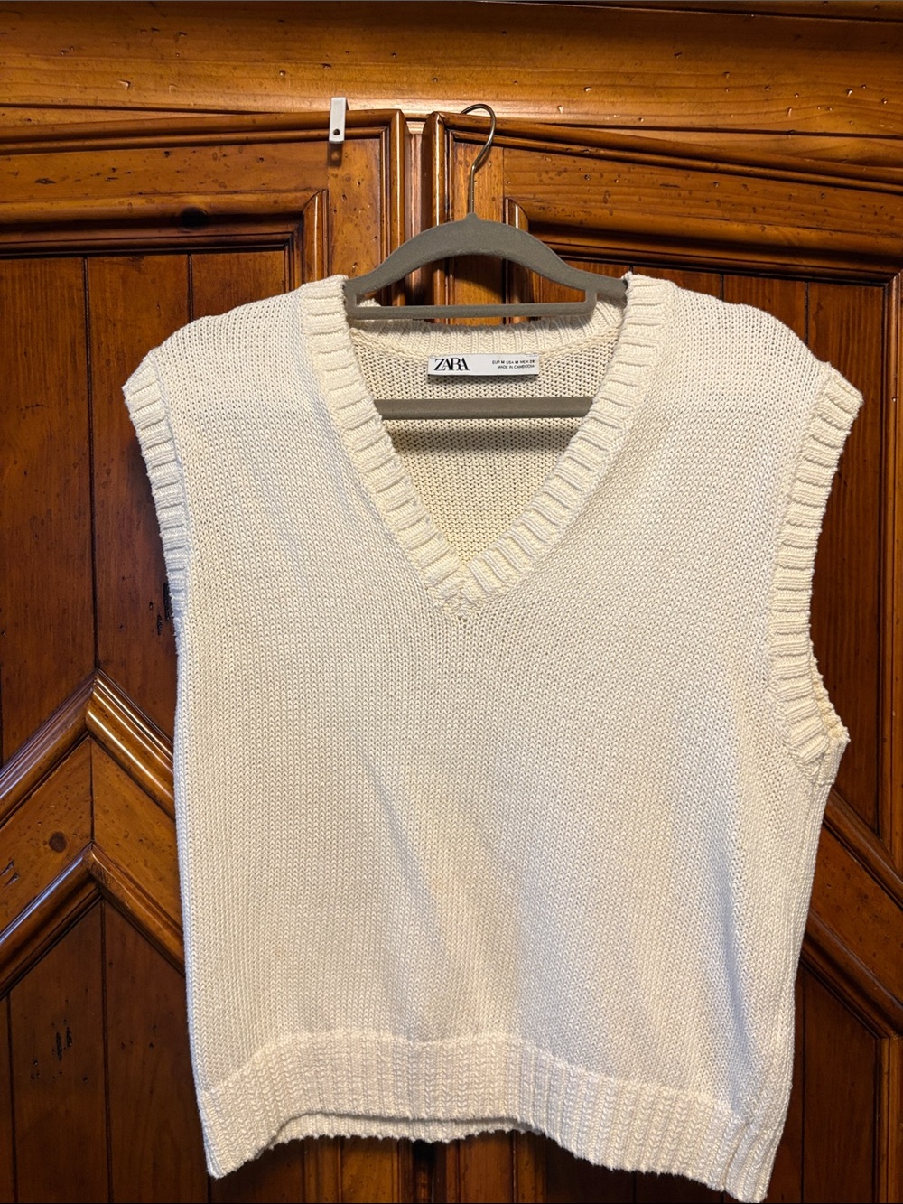 Zara Cream Sleeveless Knit V-Neck Vest